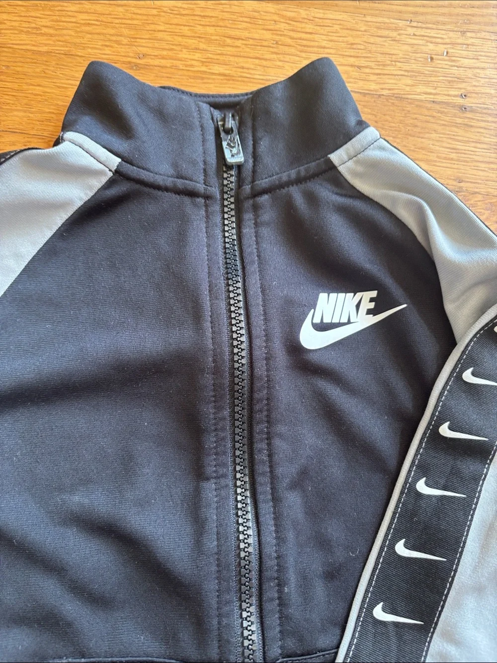 Nike Kids Black and Gray Sweatpants Jogger Set- size 6-7 years